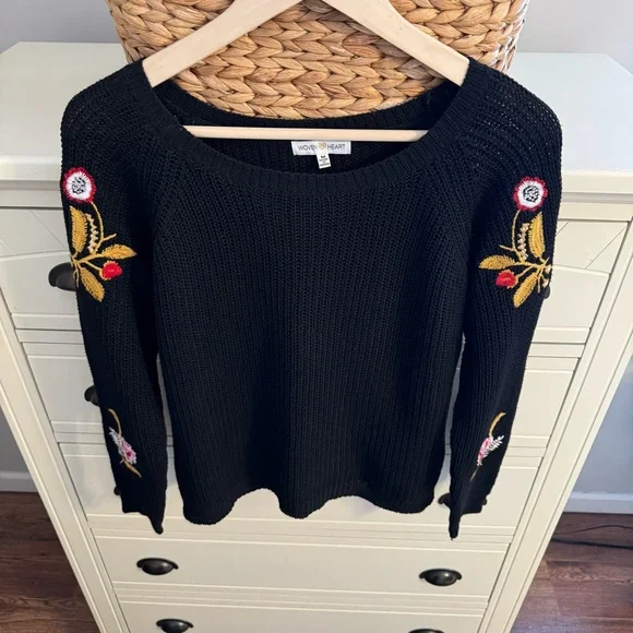 Embroidered Sleeve Gold Floral Black Knit Woven Heart Crew Neck Sweater Medium - Picture 5 of 9